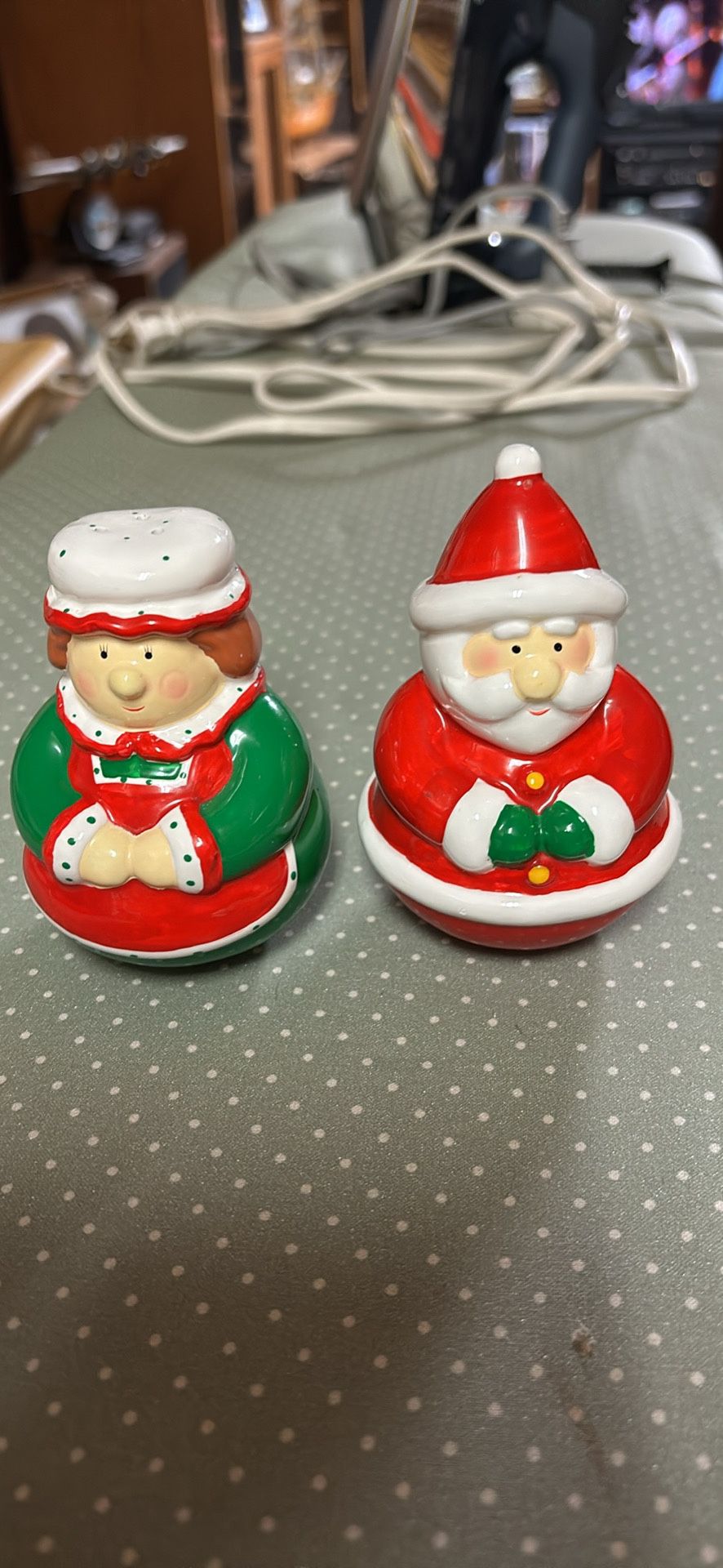 Santa and Mrs Claus  salt and pepper shakers  Ceramic