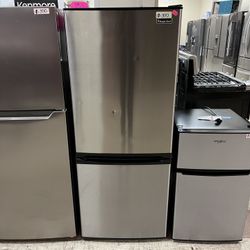 MAGIC CHEF STAINLESS STEEL 9.3 CU FT REFRIGERATOR 