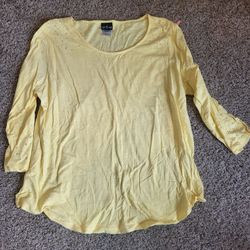 Womens 2XL https://offerup.com/redirect/?o=Y2cubC5jZw== yellow pull-over shirt with bling Lot 05