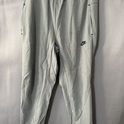 Nike Men’s Jogger Sweatpants – Light Gray