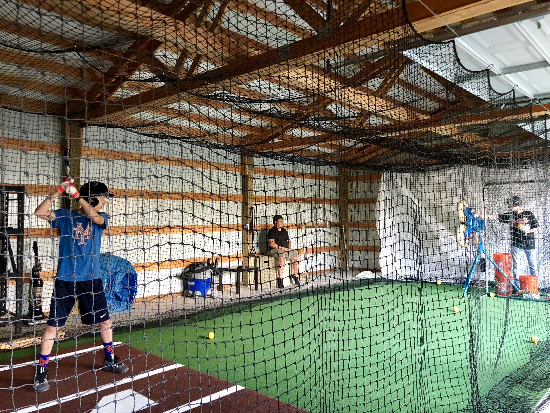 Indoor/outdoor Batting Cage W/ pitching Machine