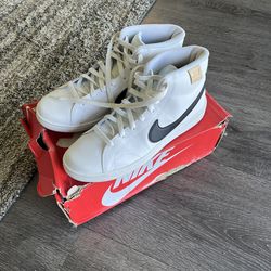 Tengo estos tenis nuevos de marca Nike disponibles