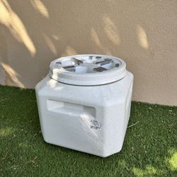 Pet Food Container