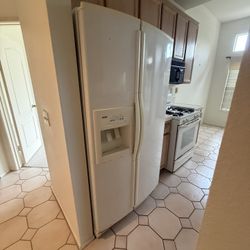 Refrigerador,estufa,dishwasher Y Microondas.