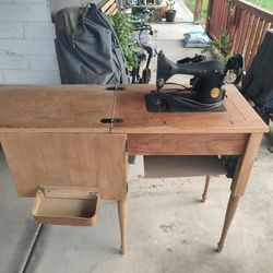 Singer Sewing Machine 