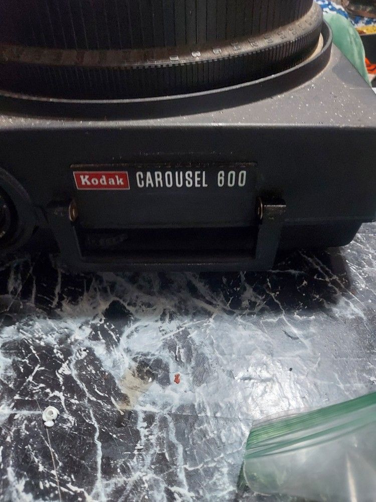 Older Vintage slide projector . Kodak Carousel 600