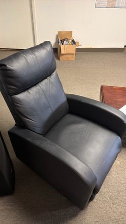 Recliner set and table