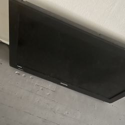 24 Inch Tv Good Condition Must Pickup Southwest Philly