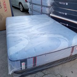 Queen Size Mattress New Sealy