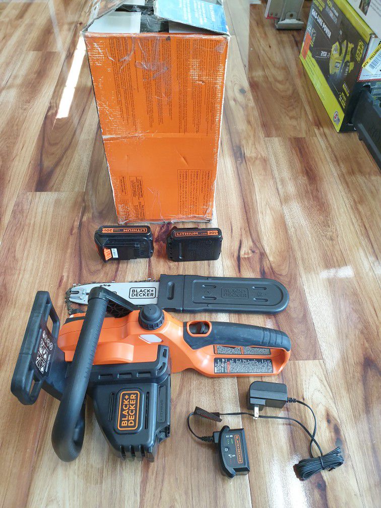 Black And Decker 20 Volt Powerful Chainsaw With 2 Batteries And Charger