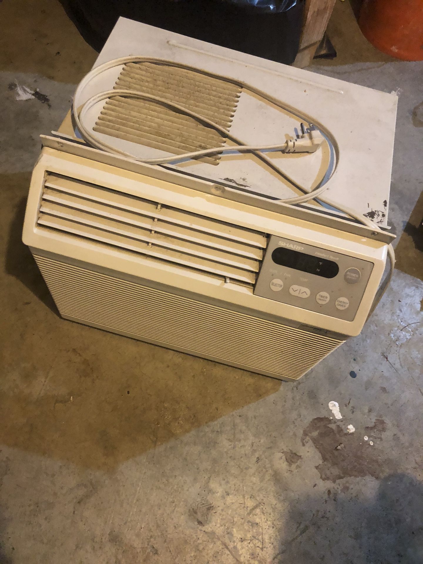 Working sharp Air Conditioner