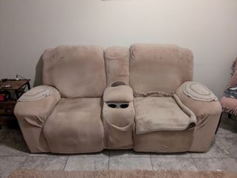 2 Seated recliner with middle console