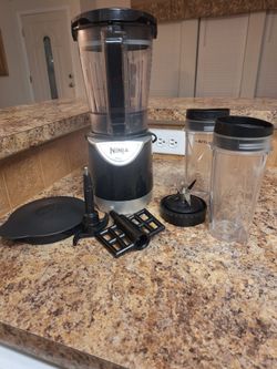 Ninja Blender with Cups and Accessories