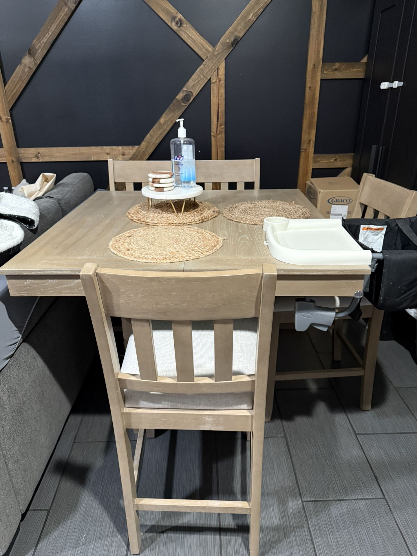 Table & Chairs