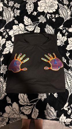 Top with Thermal Hand Print Graphic