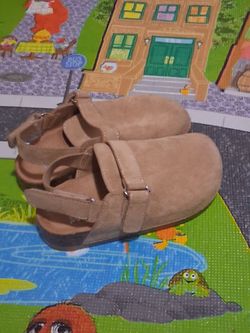 girls shoes size.9 toddler