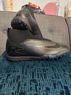 Soccer turf shoes