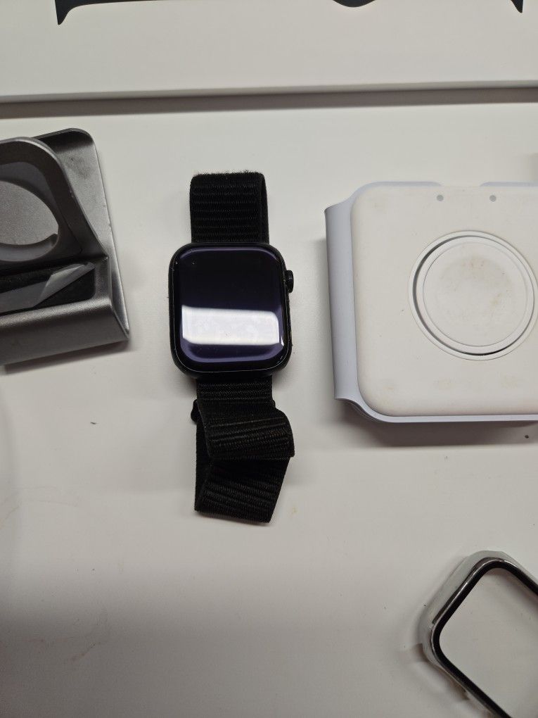 Apple Watch Series 7 With Many accessories