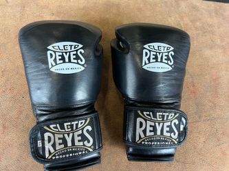 Cleto Reyes boxing gloves 14oz like new