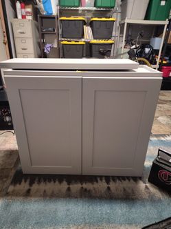 Laundry cabinet