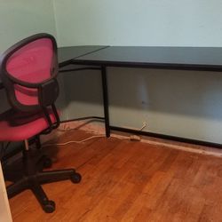 Corner / L-Shaped Desk