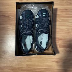 Dr. Scholl's Memory foam Slip on Sandal size 6