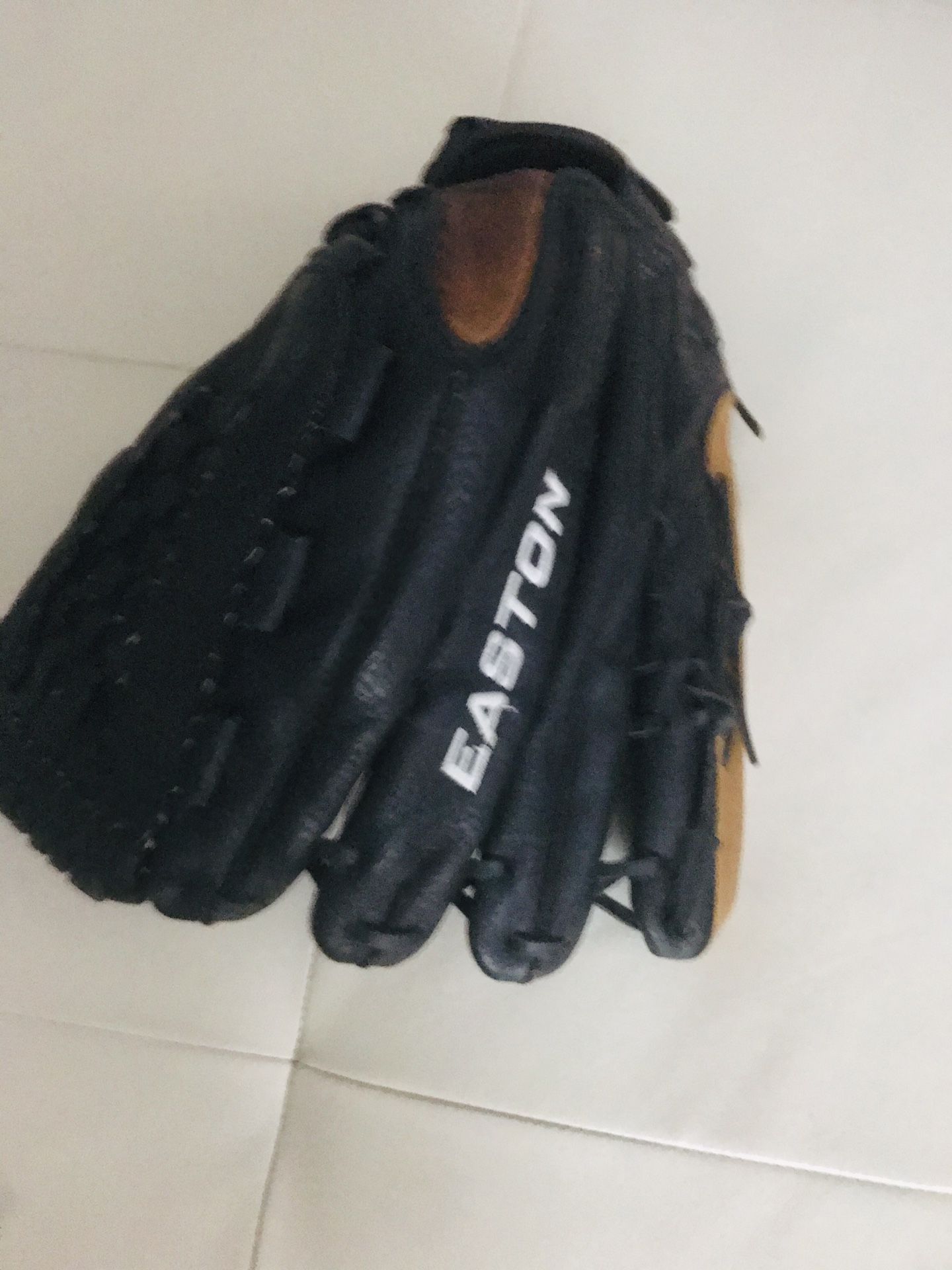 Baseball glove 14” left