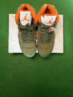 Air Jordan retro 5 olive size 8 in great condition very clean with shoe box.