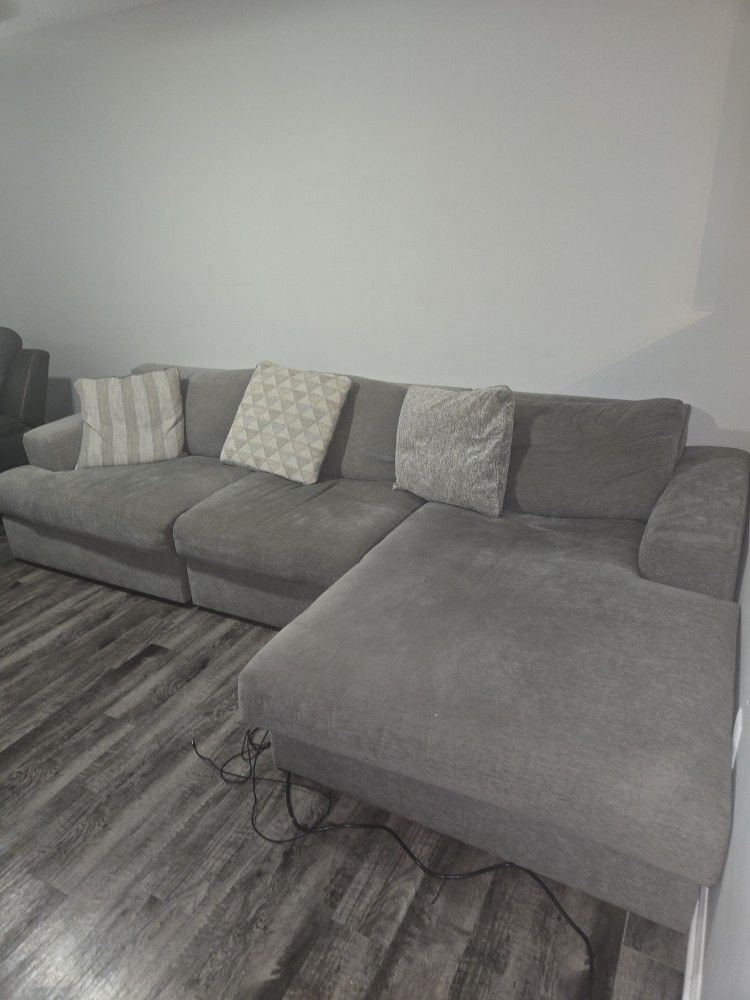 3 Peice Sectional & Recliner $500