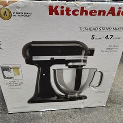 Kitchen Aid Artisan 5qt Stand Mixer