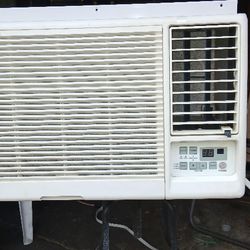 GE 12,000 BTU AIR CONDITIONER 