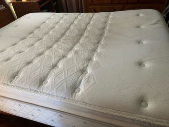 Free Mattress - queen
