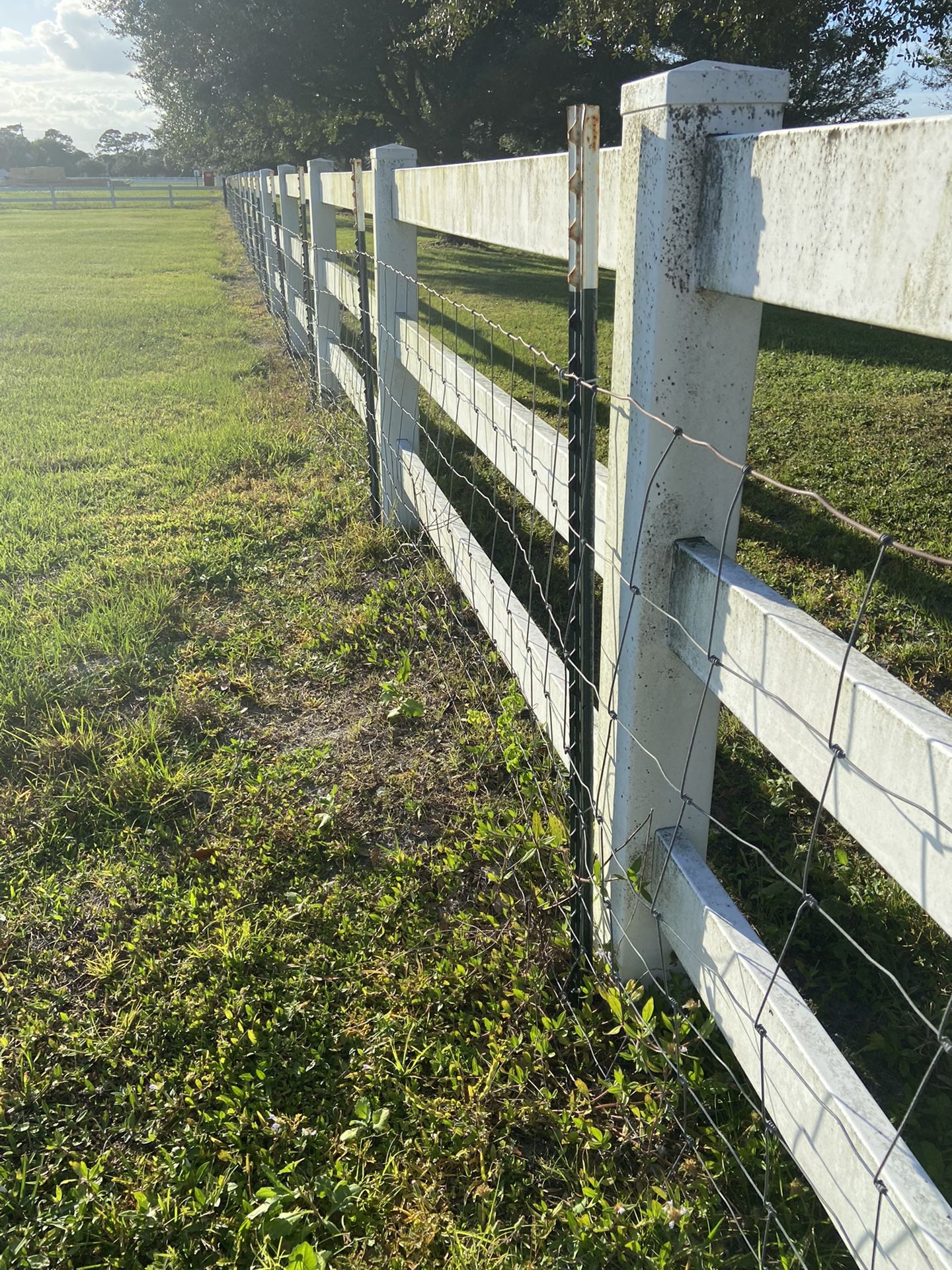 Approximately 550 feet of 3 ft field fence (4 inch mesh) Approximately 250 feet of 4 ft field fence (2 inch mesh) Approximately 120 steel 6 foot fence