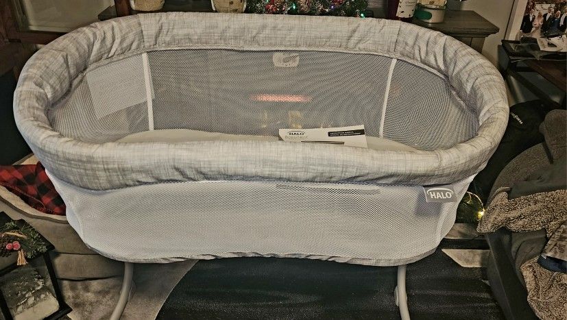 Halo Brand new used 1 time for a grand baby. Comes with paperwork. Washed mattress sheet tonight. It's the nicest bassinet I have ever seen.

Was $100