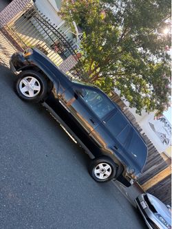 2002 Black Chevy trailblazer