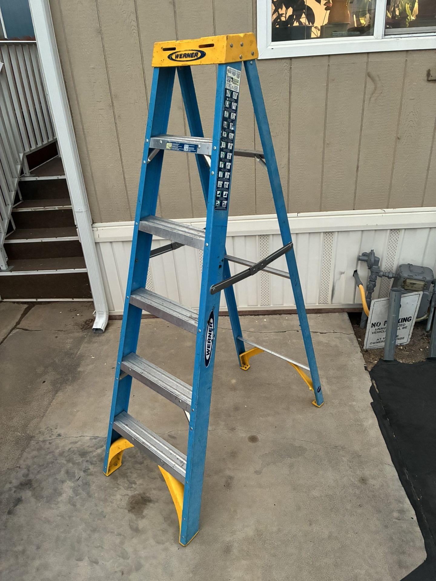 Werner fiberglass Ladder 6 ft