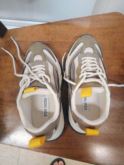 New pair of women's Steve Madden Possession Sneakers size 6.5