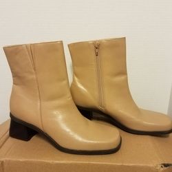 New Naturalizer Camel Women's Booties 