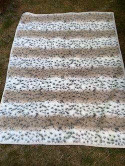 Pottery Barn PB Teen Faux Fur Snow Leopard Throw 45" X 60" Soft Furry Blanket