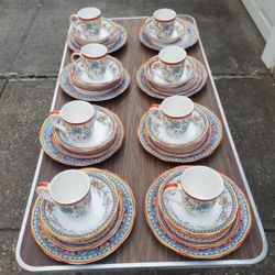 Beautiful 32 Pieces Dinnerware Set