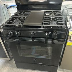 new scratch & dent GE 30" Gas Range w/ Air Fry JGB735DPBB