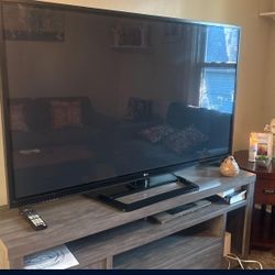 Roku TV With Stand 