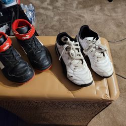Boys Pumas Size 3