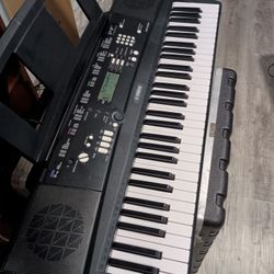Yamaha. Ez220.  61 Keys 