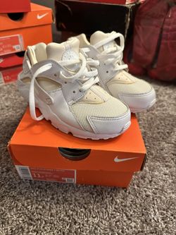 Brand NIB Huarache Nike 