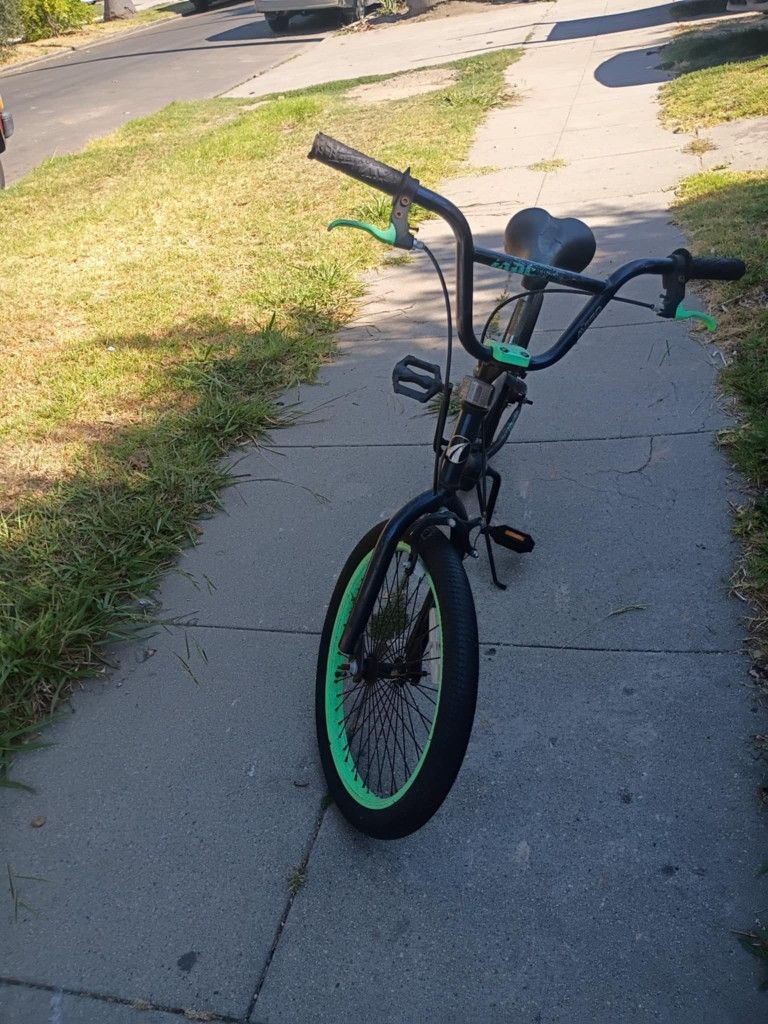 Avigo BMX Bike