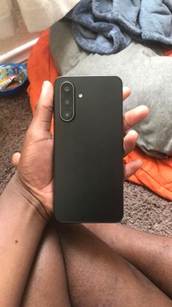 Samsung worth 300$ but selling for 150$ pick up only