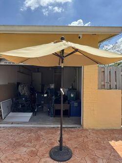 Beautiful Patio Umbrella With Crank Handle And Base Included