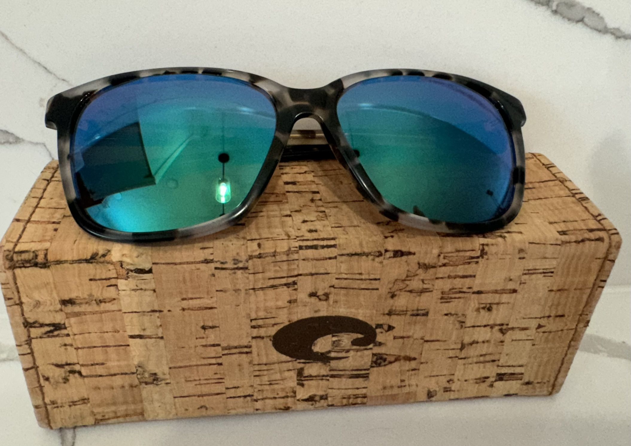 Authentic Costa Del Mar, May polarized sunglasses, if listed they’re available. Only msg for pick up