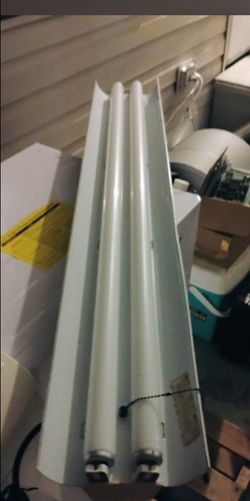 Hanging Fluorescent Shop Light Fixture with Tubes 4 ft